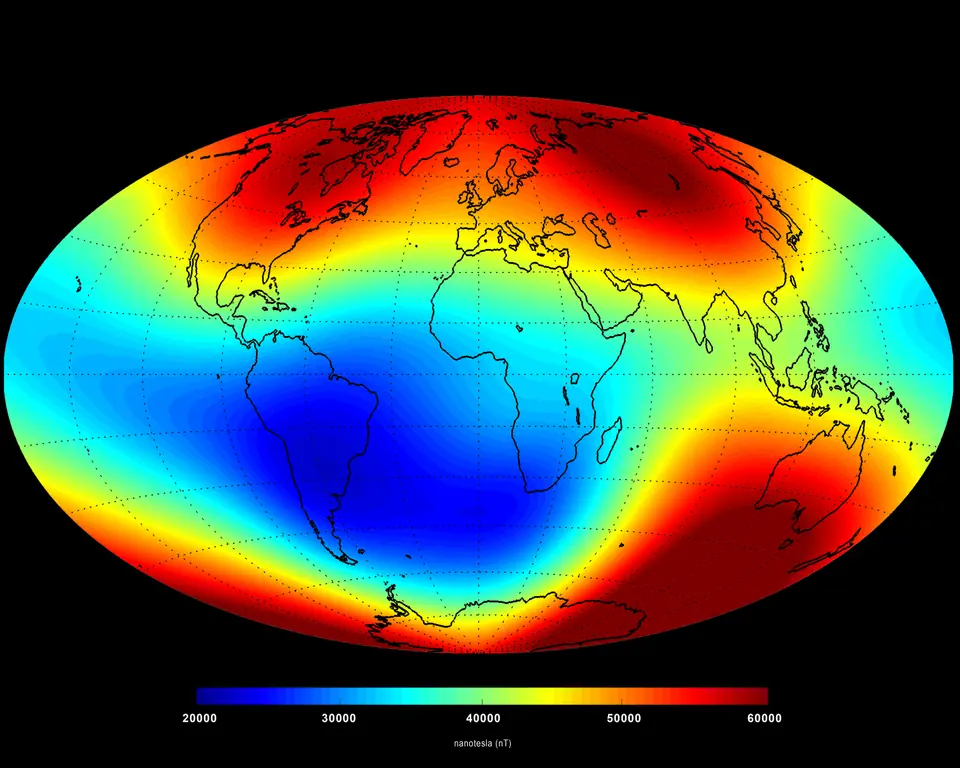 Mapa del mundo con la intensidad del campo magnético terrestre medida por los satélites Swarm en junio de 2014: en azul, la zona débil sobre Sudamérica y el Atlántico Sur