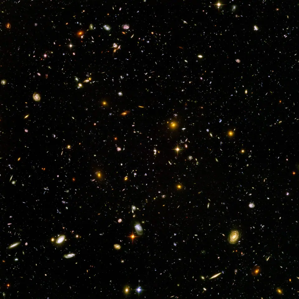 El Campo Ultraprofundo del Hubble: miles de galaxias de colores y formas distintas en un pedazo diminuto de cielo