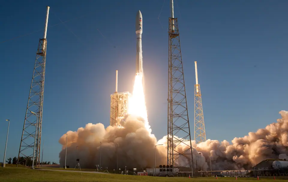 Despegue del cohete Atlas V con el rover Perseverance rumbo a Marte, el 30 de julio de 2020, en Cabo Cañaveral